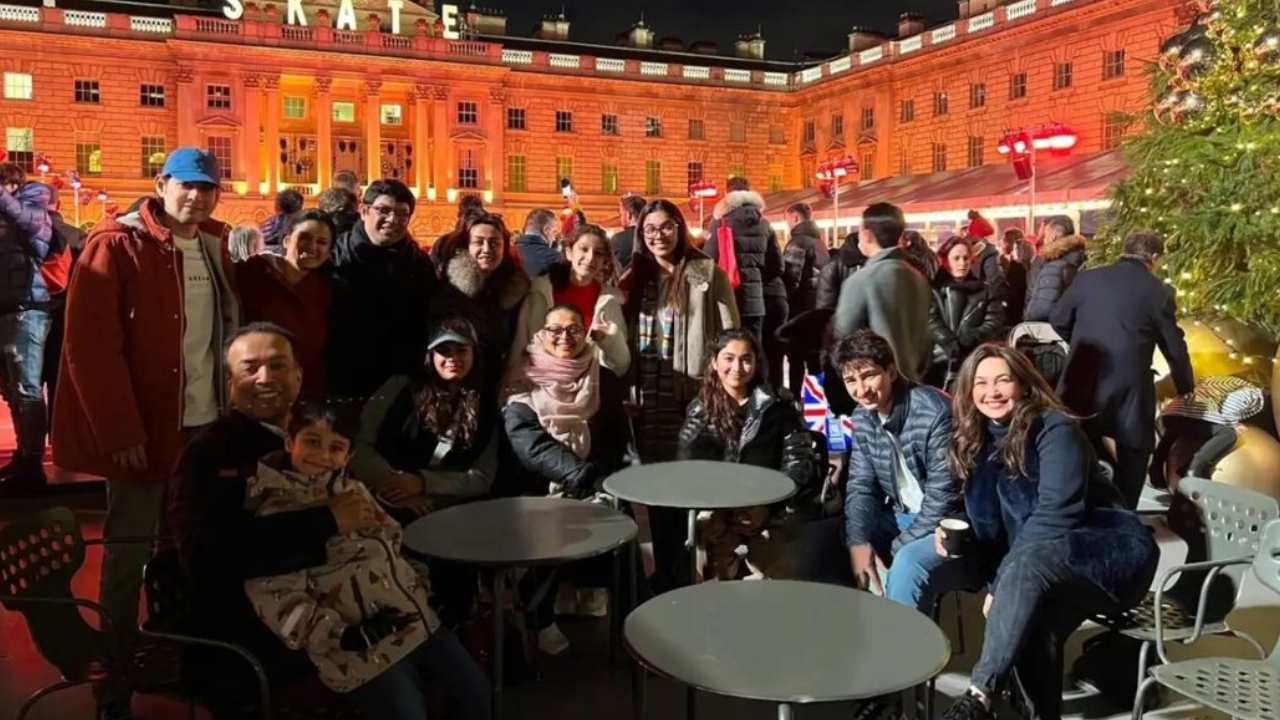 Mahesh family New Year Celebrations : లండన్ లో న్యూ ఇయర్ వేడుకల్లో మహేష్ ఫ్యామిలీ..