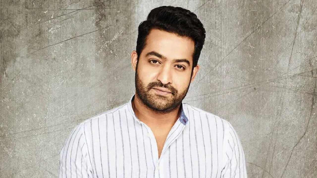 NTR : ఆస్కార్కి ‘RRR’ని ఎంపిక చేయకపోవడంలో రాజకీయం.. ఎన్టీఆర్ సమాధానం! NTR : ఆస్కార్కి ‘RRR’ని ఎంపిక చేయకపోవడంలో రాజకీయం.. ఎన్టీఆర్ సమాధానం!