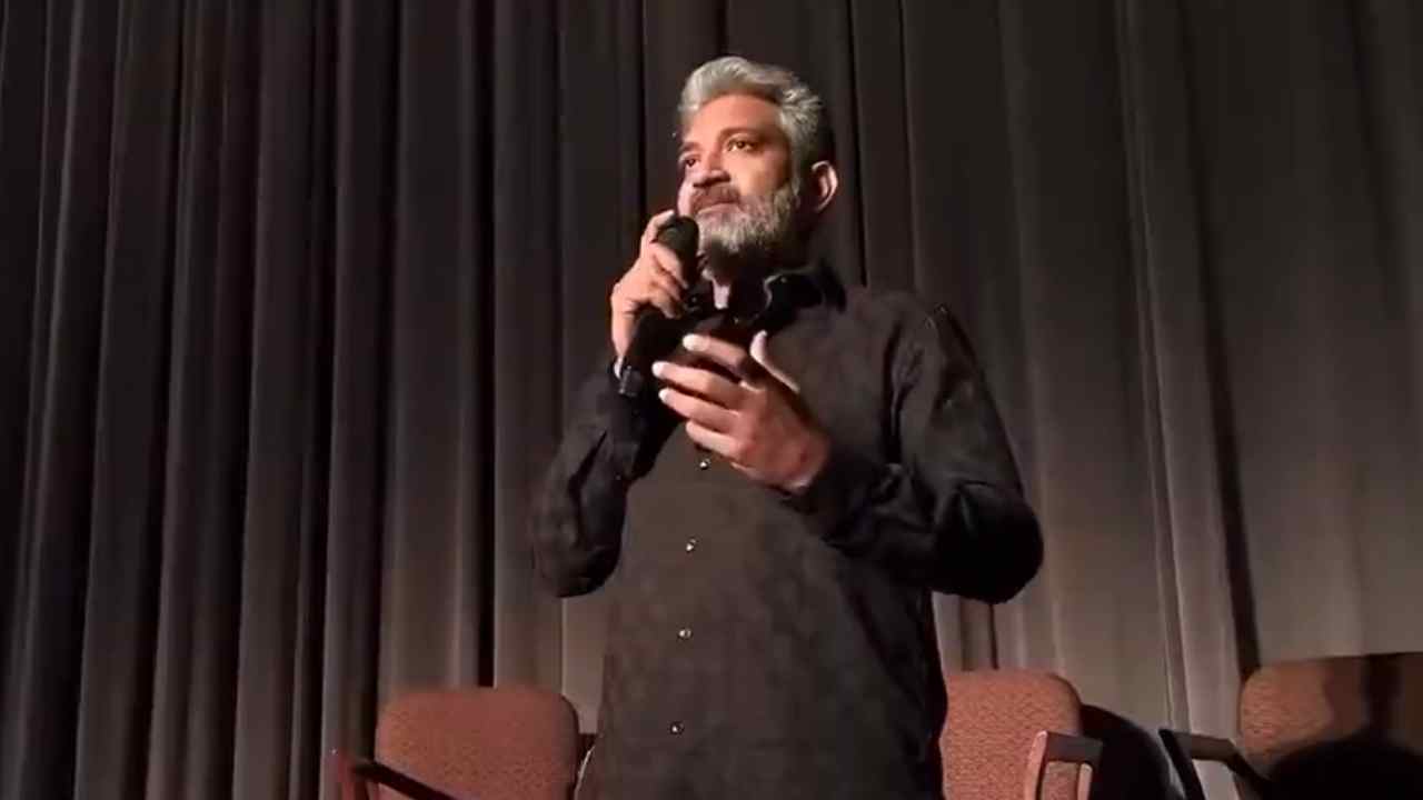 Rajamouli : RRR బాలీవుడ్ సినిమా కాదు, తెలుగు సినిమా.. అమెరికాలో గర్వంగా చెప్పిన రాజమౌళి.. Rajamouli : RRR బాలీవుడ్ సినిమా కాదు, తెలుగు సినిమా.. అమెరికాలో గర్వంగా చెప్పిన రాజమౌళి..