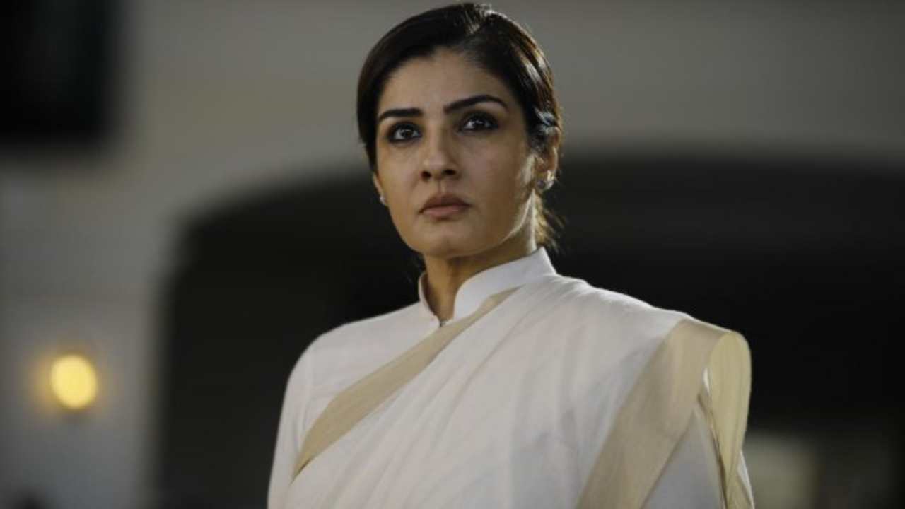 Raveena Tandon : KGF నటి, ఒకప్పటి బాలీవుడ్ స్టార్ హీరోయిన్ కి పద్మశ్రీ.. త్వరలో 100 సినిమాలు.. Raveena Tandon : KGF నటి, ఒకప్పటి బాలీవుడ్ స్టార్ హీరోయిన్ కి పద్మశ్రీ.. త్వరలో 100 సినిమాలు..