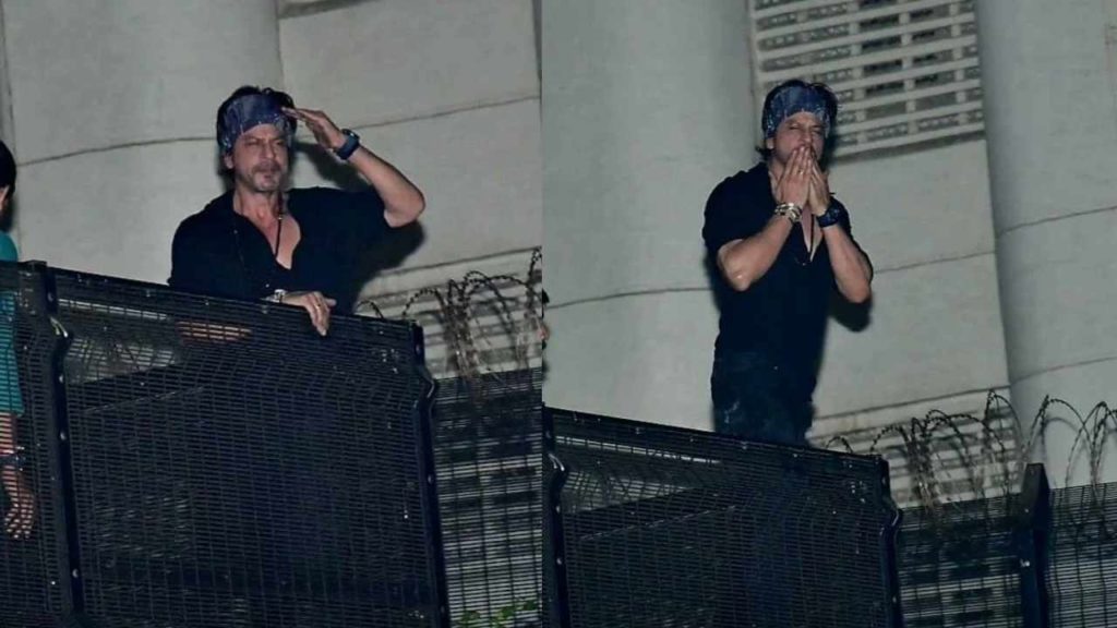 Shahrukh Khan greets his fans from his house mannat on sunday evening