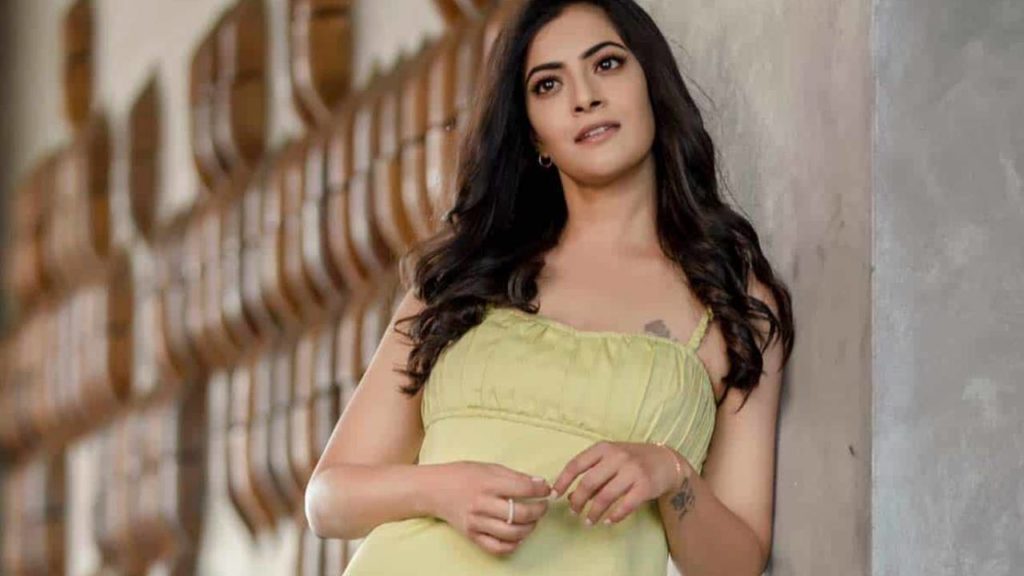 Varalaxmi Sarathkumar wants to act only lady villain and charachter artist roles