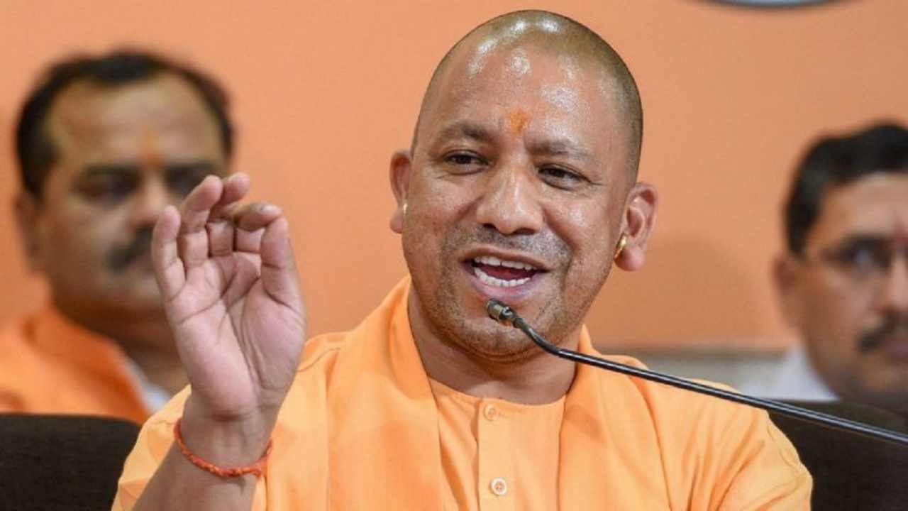 Modern Clothes Advice to Yogi: కాషాయం విప్పి కాస్త మోడ్రన్ బట్టలు వేసుకోండి.. యోగీకి కాంగ్రెస్ నేత సూచన Modern Clothes Advice to Yogi: కాషాయం విప్పి కాస్త మోడ్రన్ బట్టలు వేసుకోండి.. యోగీకి కాంగ్రెస్ నేత సూచన