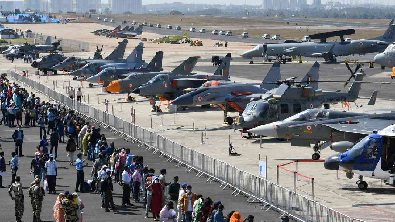 Aero India 2023: ఏరో ఇండియా షో కోసం మాంసం విక్రయాలపై నిషేధం.. షోకి, మాంసానికి సంబంధం ఏంటి? Aero India 2023: ఏరో ఇండియా షో కోసం మాంసం విక్రయాలపై నిషేధం.. షోకి, మాంసానికి సంబంధం ఏంటి?