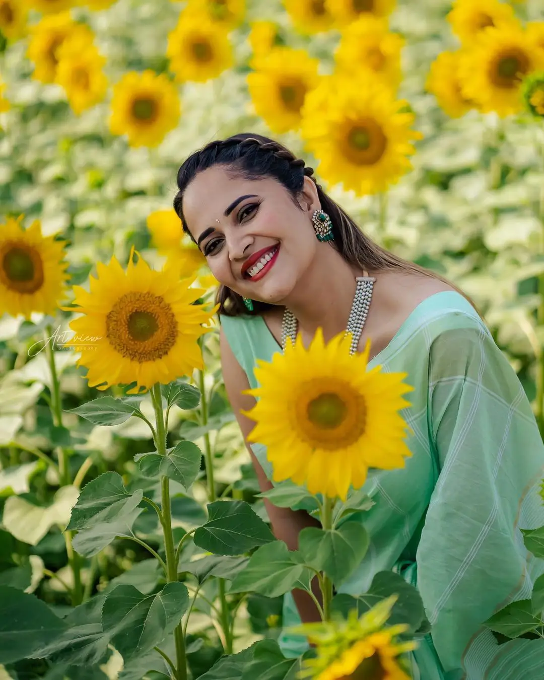 Anasuya enjoying in Sunflower Garden.. Source @Anasuya Instagram  