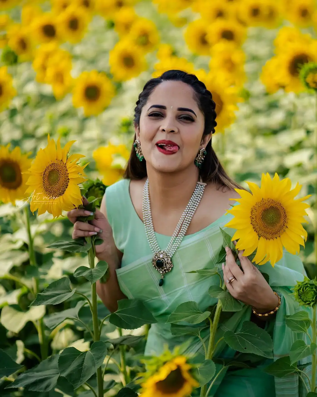 Anasuya enjoying in Sunflower Garden.. Source @Anasuya Instagram  