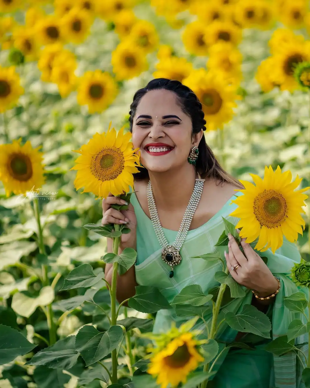 Anasuya enjoying in Sunflower Garden.. Source @Anasuya Instagram  