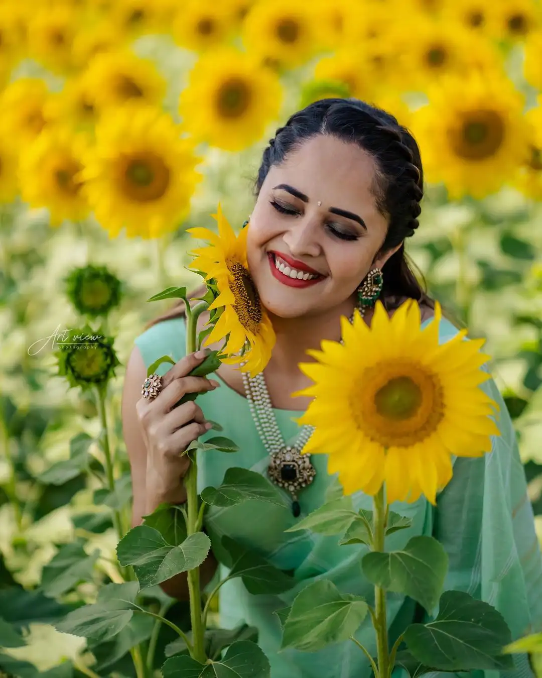 Anasuya enjoying in Sunflower Garden.. Source @Anasuya Instagram  