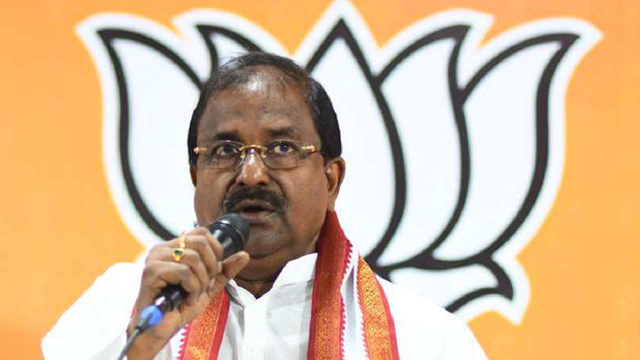 Andhra Pradesh: సోము వీర్రాజుపై అసంతృప్తిలో ఏపీ బీజేపీ నేతలు.. ఢిల్లీలో కీలక నేతలతో భేటీ Andhra Pradesh: సోము వీర్రాజుపై అసంతృప్తిలో ఏపీ బీజేపీ నేతలు.. ఢిల్లీలో కీలక నేతలతో భేటీ