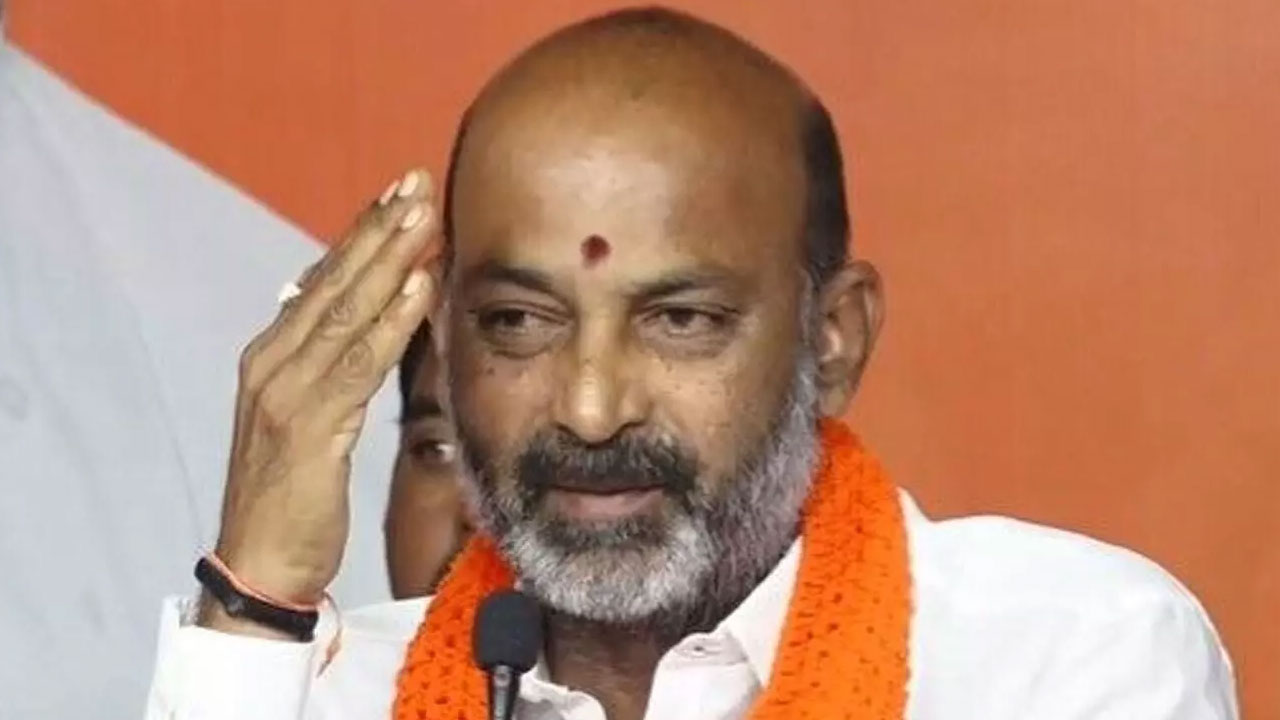 Bandi Sanjay: తెలంగాణ నూతన సచివాలయంపై బండి సంజయ్ సంచలన వ్యాఖ్యలు Bandi Sanjay: తెలంగాణ నూతన సచివాలయంపై బండి సంజయ్ సంచలన వ్యాఖ్యలు