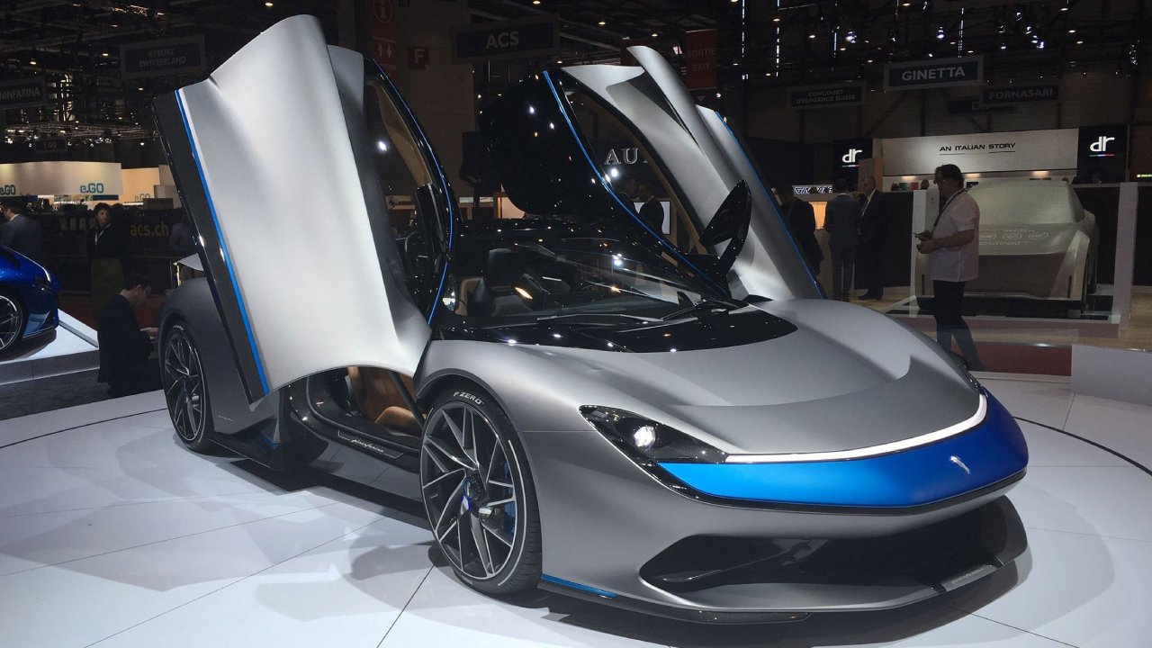 Battista Hypercar In Hyderabad :హైదరాబాద్లో ప్రపంచంలోనే అత్యంత వేగంగా దూసుకుపోయే హైపర్ కారు..ధర రూ.18 కోట్లు.. Battista Hypercar In Hyderabad :హైదరాబాద్లో ప్రపంచంలోనే అత్యంత వేగంగా దూసుకుపోయే హైపర్ కారు..ధర రూ.18 కోట్లు..
