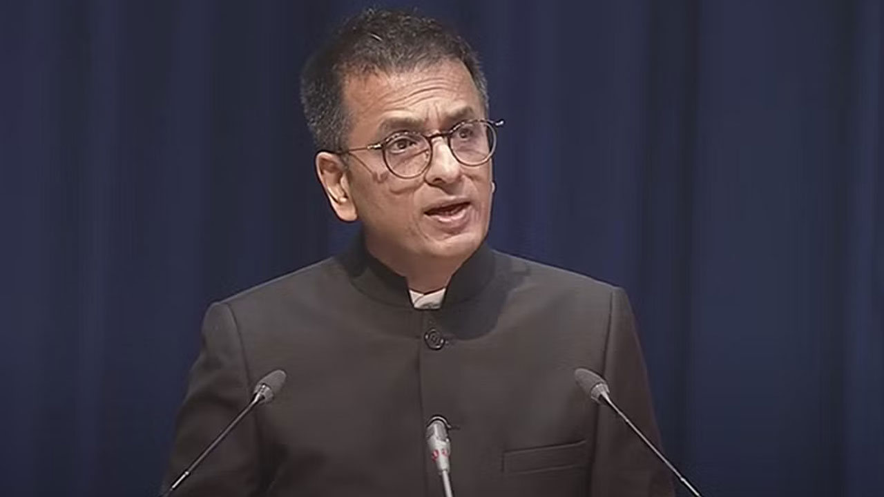 CJI Chandrachud: విద్యాసంస్థల్లో దళిత, ఆదివాసీ విద్యార్థుల మీద వివక్ష ఆగాలి.. సీజేఐ చంద్రచూడ్ CJI Chandrachud: విద్యాసంస్థల్లో దళిత, ఆదివాసీ విద్యార్థుల మీద వివక్ష ఆగాలి.. సీజేఐ చంద్రచూడ్