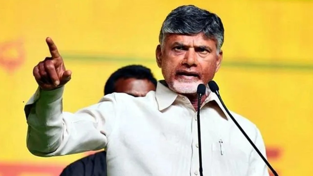 Chandrababu Naidu: రాష్ట్రంలో ఉండే సంపద అంతా తనవద్దే ఉండాలని జగన్ ఉద్దేశం: చంద్రబాబు Chandrababu Naidu: రాష్ట్రంలో ఉండే సంపద అంతా తనవద్దే ఉండాలని జగన్ ఉద్దేశం: చంద్రబాబు