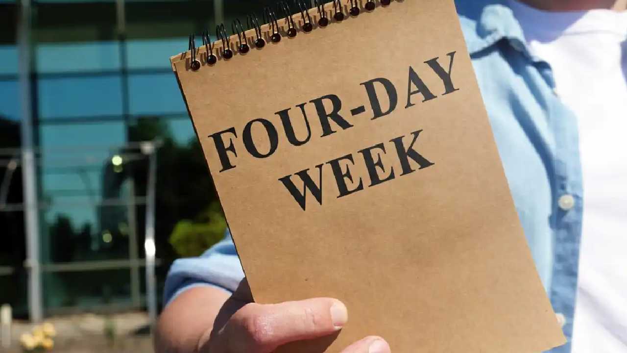 Four-Day Work Week: వారానికి నాలుగు రోజులే పని.. షార్జాలో సత్ఫలితాన్నిచ్చిందా? అధ్యయనంలో ఏం తేలిందంటే Four-Day Work Week: వారానికి నాలుగు రోజులే పని.. షార్జాలో సత్ఫలితాన్నిచ్చిందా? అధ్యయనంలో ఏం తేలిందంటే