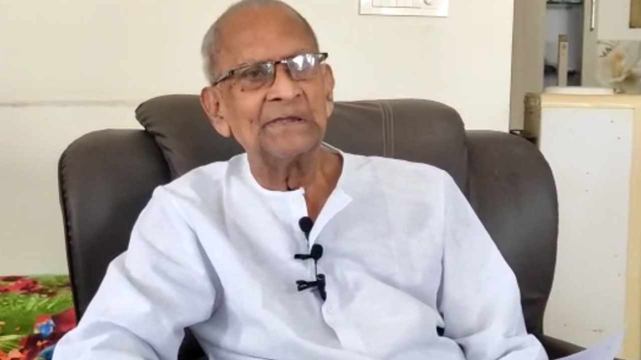 Harirama Jogaiah Survey: ఏపీలో వచ్చే అసెంబ్లీ ఎన్నికల్లో ఏ పార్టీకి ఎన్ని సీట్లొస్తాయో చెప్పిన హరిరామ జోగయ్య Harirama Jogaiah Survey: ఏపీలో వచ్చే అసెంబ్లీ ఎన్నికల్లో ఏ పార్టీకి ఎన్ని సీట్లొస్తాయో చెప్పిన హరిరామ జోగయ్య