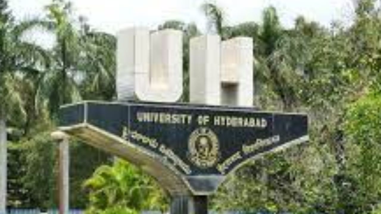 Hyderabad Central University : హెచ్ సీయూలో ఎస్ఎఫ్ఐ, ఏబీవీపీ విద్యార్థుల మధ్య ఘర్షణ Hyderabad Central University : హెచ్ సీయూలో ఎస్ఎఫ్ఐ, ఏబీవీపీ విద్యార్థుల మధ్య ఘర్షణ