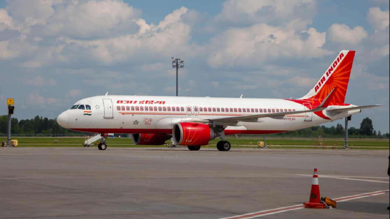 Air India: ఎయిర్ బస్తో ఎయిర్ ఇండియా భారీ డీల్.. 250 విమానాలు కొనేందుకు ఒప్పందం Air India: ఎయిర్ బస్తో ఎయిర్ ఇండియా భారీ డీల్.. 250 విమానాలు కొనేందుకు ఒప్పందం