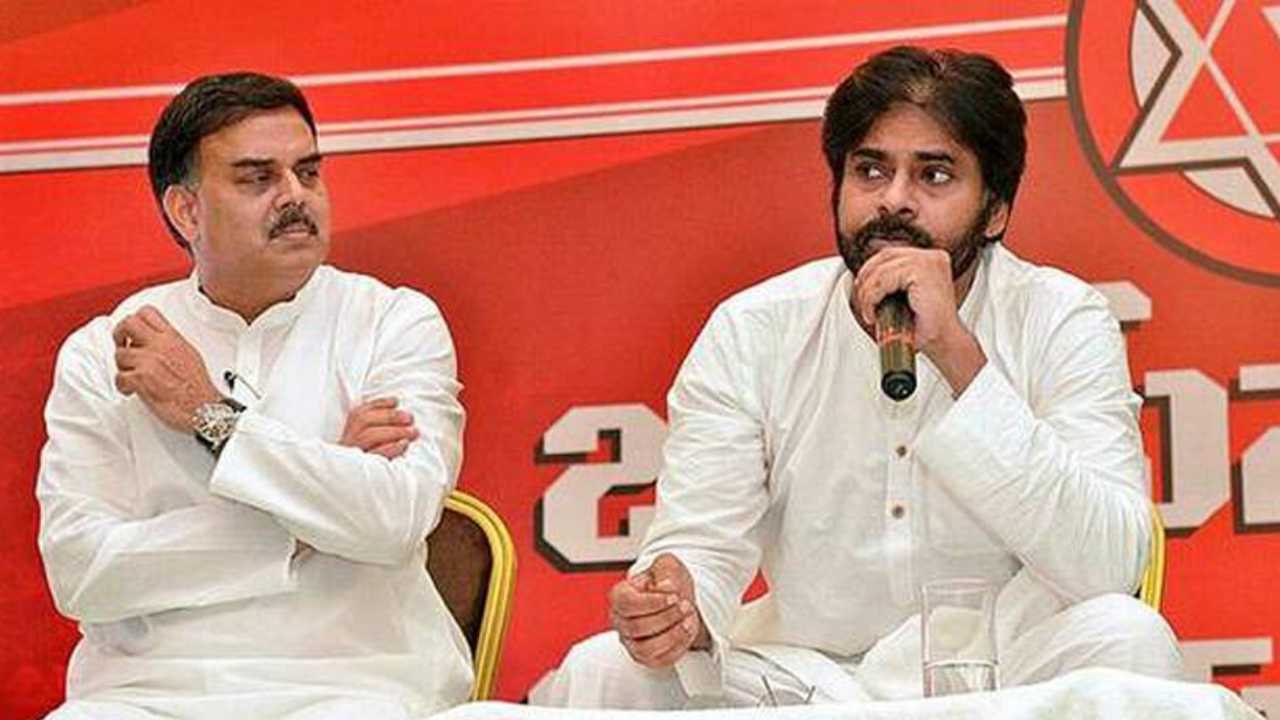 Janasena Pawan kalyan : కుమారుడ్ని కోల్పోయిన బాధిత మహిళకు రూ.4లక్షలు చెక్ అందించిన జనసేన Janasena Pawan kalyan : కుమారుడ్ని కోల్పోయిన బాధిత మహిళకు రూ.4లక్షలు చెక్ అందించిన జనసేన