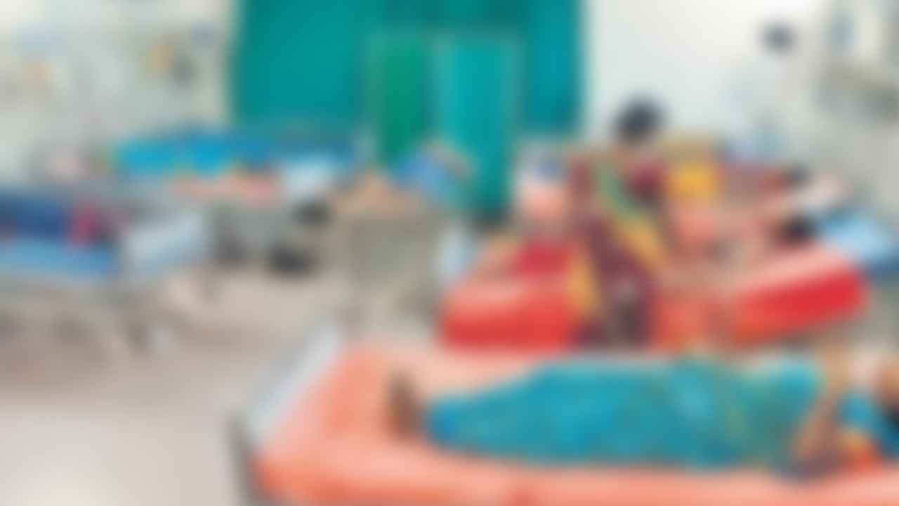 Jangaon Toxic Gas Leak : జనగామలో విషవాయువుల కలకలం.. పలువురికి అస్వస్థత, భయాందోళనలో స్థానికులు Jangaon Toxic Gas Leak : జనగామలో విషవాయువుల కలకలం.. పలువురికి అస్వస్థత, భయాందోళనలో స్థానికులు