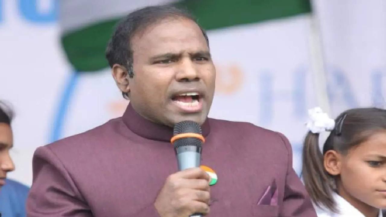 KA Paul: గుజరాత్ అల్లర్లపై డాక్యుమెంటరీ తీసినందుకే బీబీసీపై ఐటీ రైడ్స్: కేఏ పాల్ KA Paul: గుజరాత్ అల్లర్లపై డాక్యుమెంటరీ తీసినందుకే బీబీసీపై ఐటీ రైడ్స్: కేఏ పాల్
