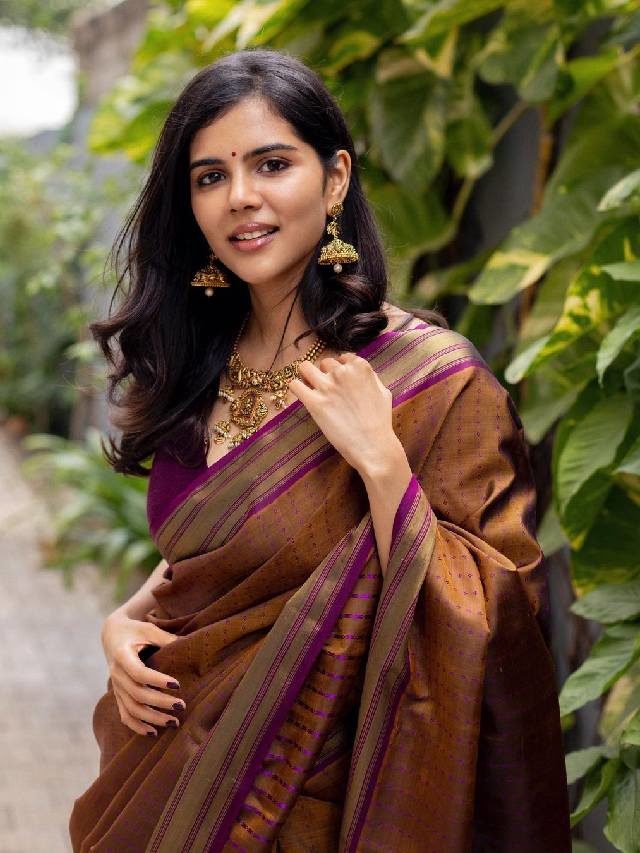 >కళ్యాణి ప్రియదర్శన్ చీర పరువాలు..