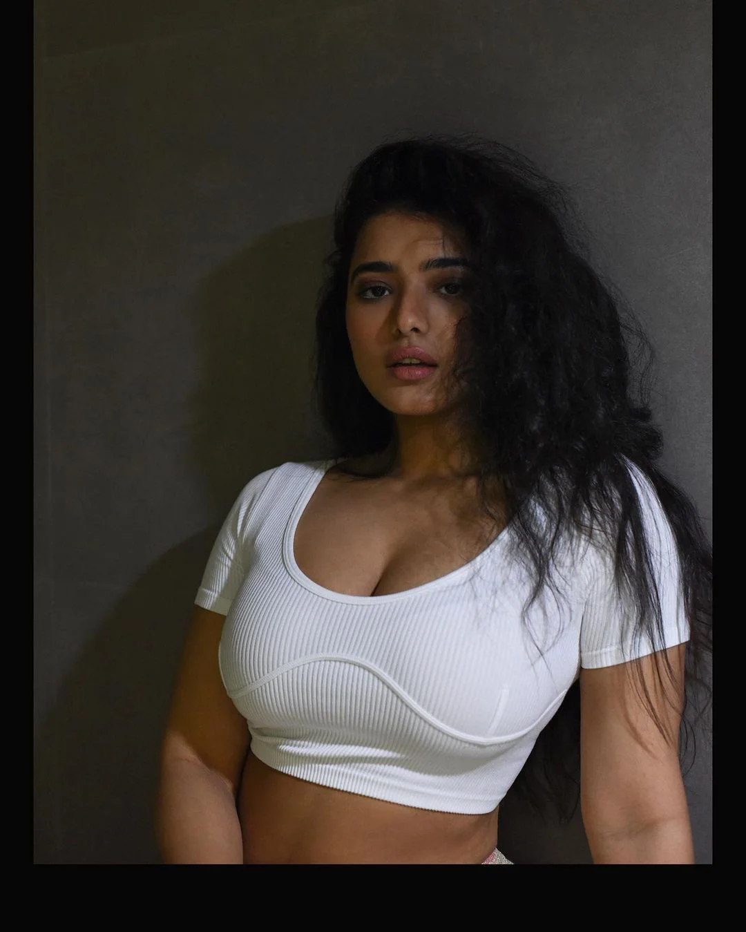 Ketika Sharma Latest Photoshoot with White top in Dark mode goes viral