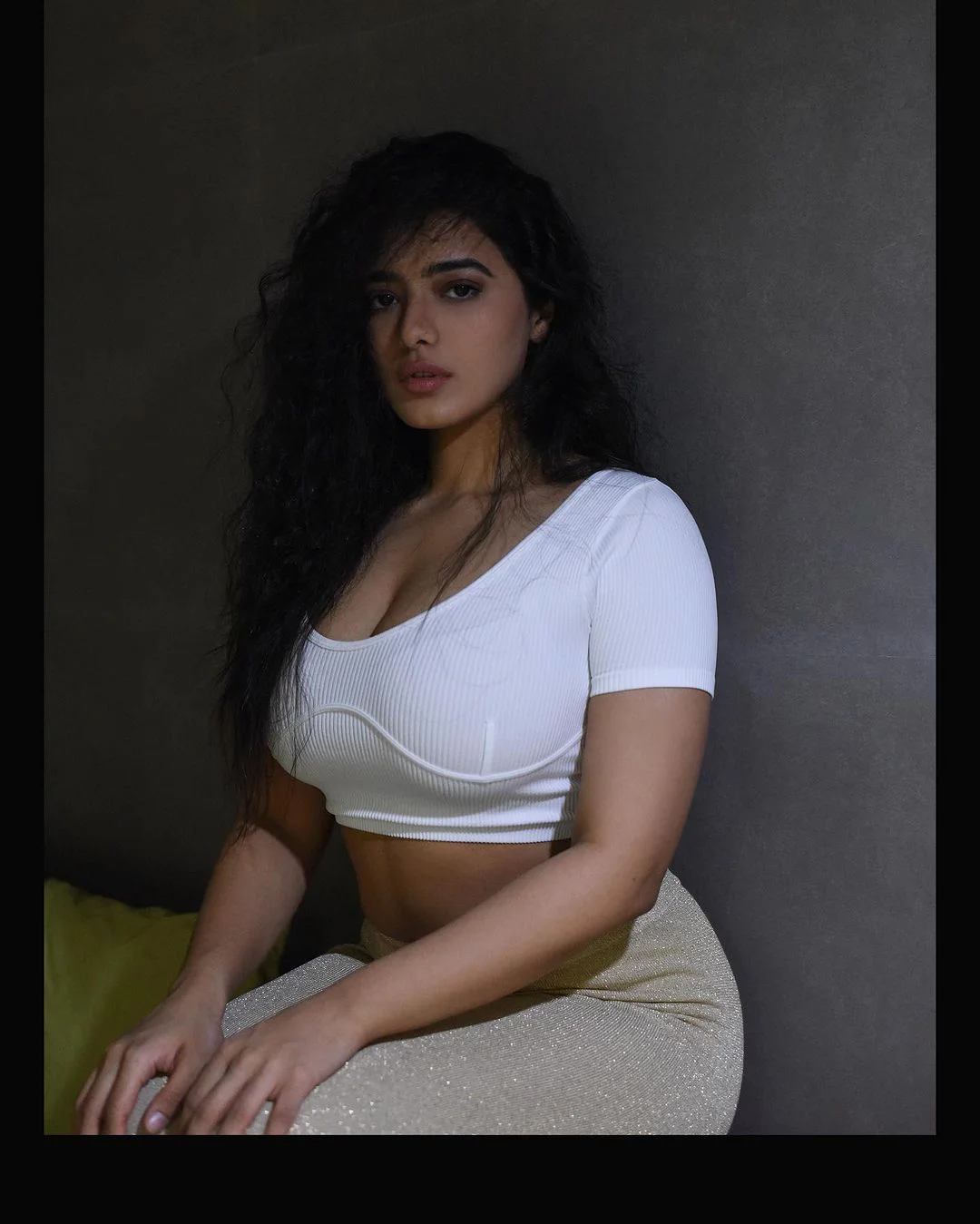 Ketika Sharma Latest Photoshoot with White top in Dark mode goes viral