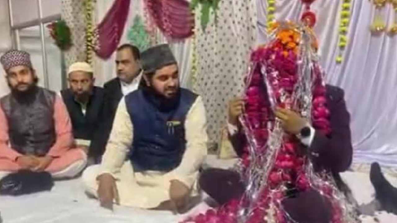 Madhya Pradesh: డీజే పెట్టారని పెళ్లి చేసేందుకు నిరాకరించిన మత పెద్ద.. తర్వాత ఏం జరిగిందంటే Madhya Pradesh: డీజే పెట్టారని పెళ్లి చేసేందుకు నిరాకరించిన మత పెద్ద.. తర్వాత ఏం జరిగిందంటే