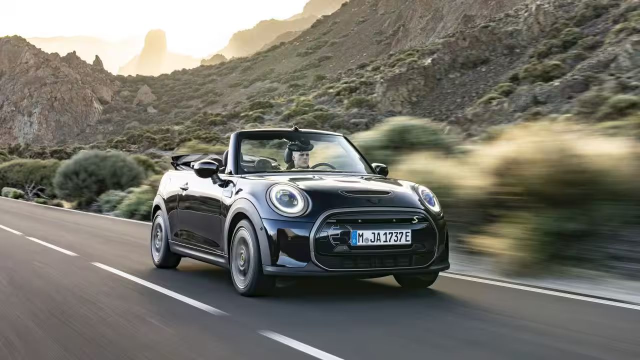 Mini Cooper SE Convertible A look at the world’s first open-top electric car The Mini Cooper SE Convertible