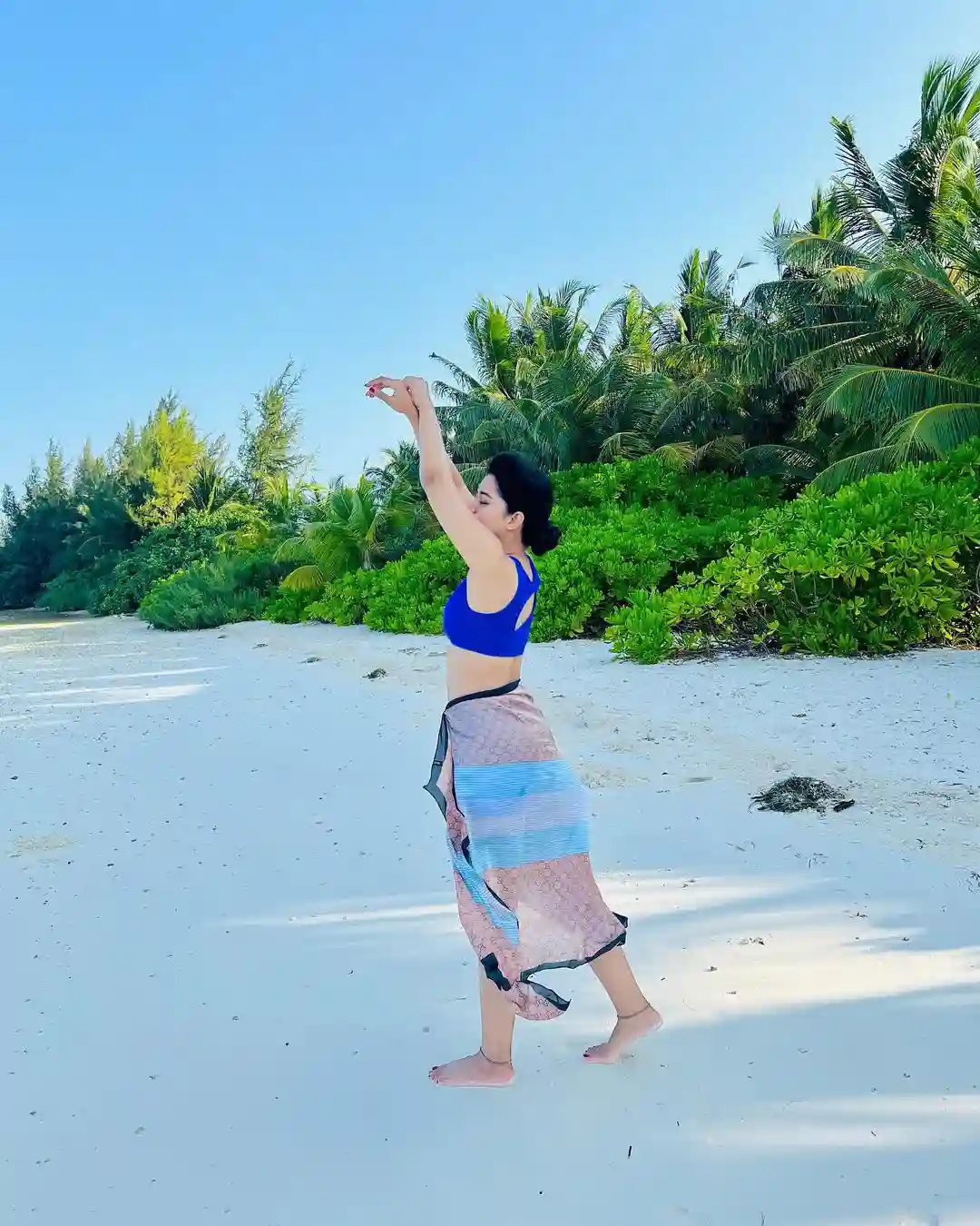 Mirnalini Ravi enjoying in Maldives