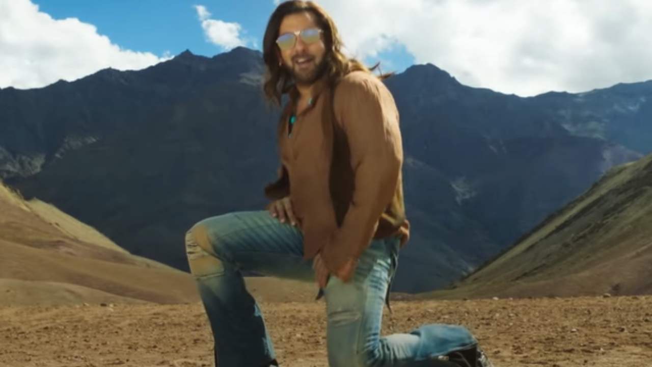 Salman Khan: సల్మాన్ డ్యాన్స్ స్టెప్పై వైరలవుతోన్న నెటిజన్స్ కామెంట్స్ Salman Khan: సల్మాన్ డ్యాన్స్ స్టెప్పై వైరలవుతోన్న నెటిజన్స్ కామెంట్స్