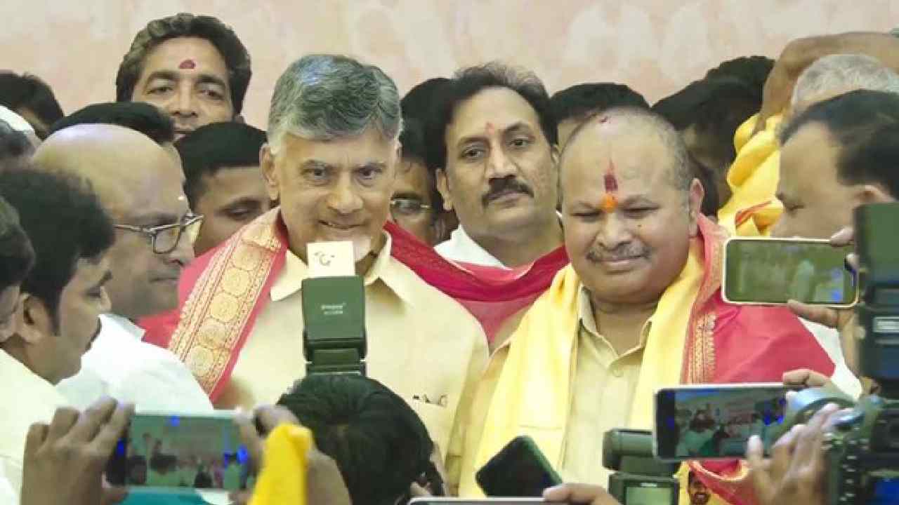 Kanna Lakshminarayana: చంద్రబాబు సమక్షంలో టీడీపీలో చేరిన మాజీ మంత్రి కన్నా లక్ష్మీనారాయణ Kanna Lakshminarayana: చంద్రబాబు సమక్షంలో టీడీపీలో చేరిన మాజీ మంత్రి కన్నా లక్ష్మీనారాయణ
