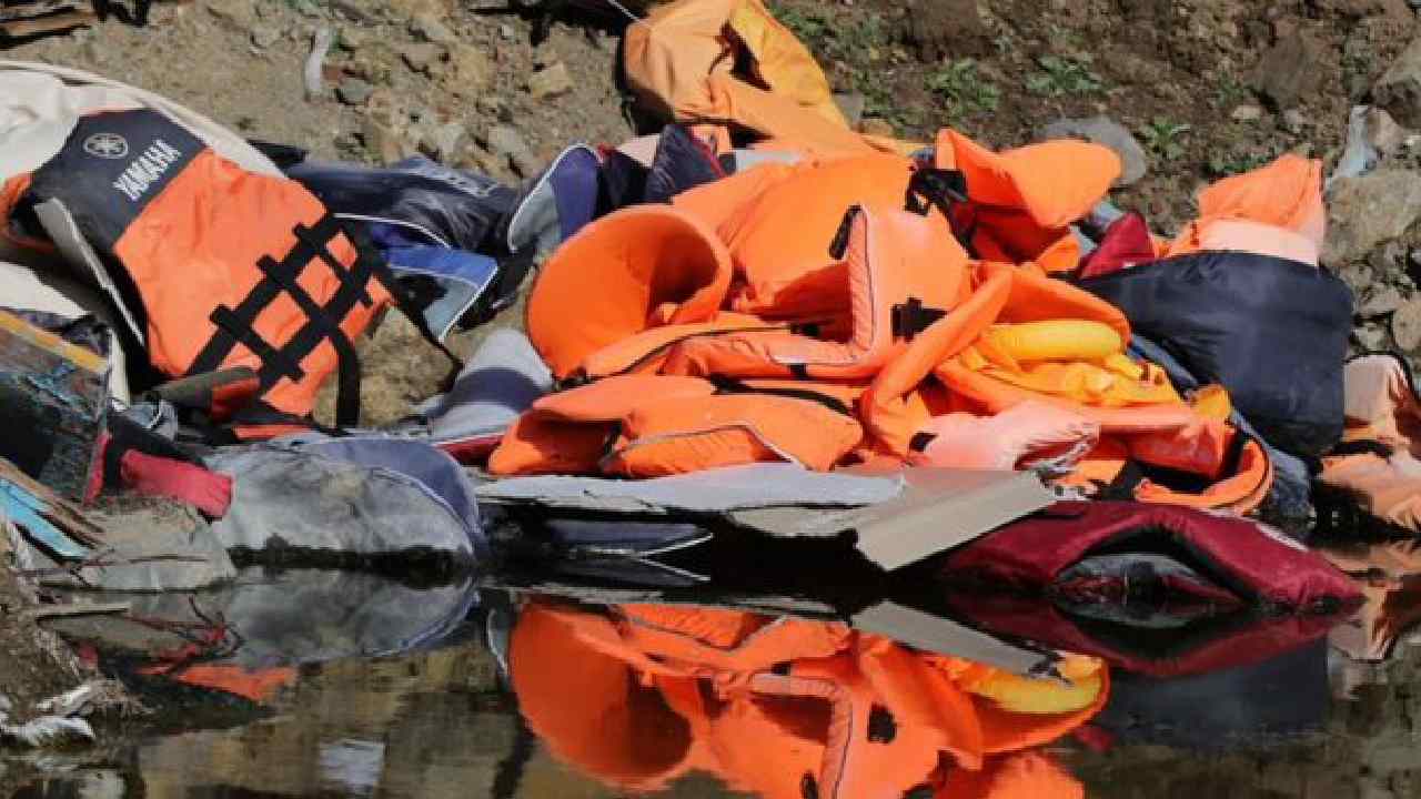 Migrant boat: ఇటలీ తీరంలో నౌక మునిగి దాదాపు 40 మంది మృతి Migrant boat: ఇటలీ తీరంలో నౌక మునిగి దాదాపు 40 మంది మృతి