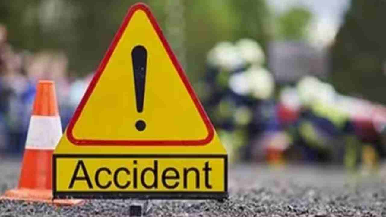Pakistan Bus Accident: బ్రేకులు ఫెయిల్.. కాల్వలోకి దూసుకెళ్లిన బస్సు.. 12 మంది మృతి Pakistan Bus Accident: బ్రేకులు ఫెయిల్.. కాల్వలోకి దూసుకెళ్లిన బస్సు.. 12 మంది మృతి