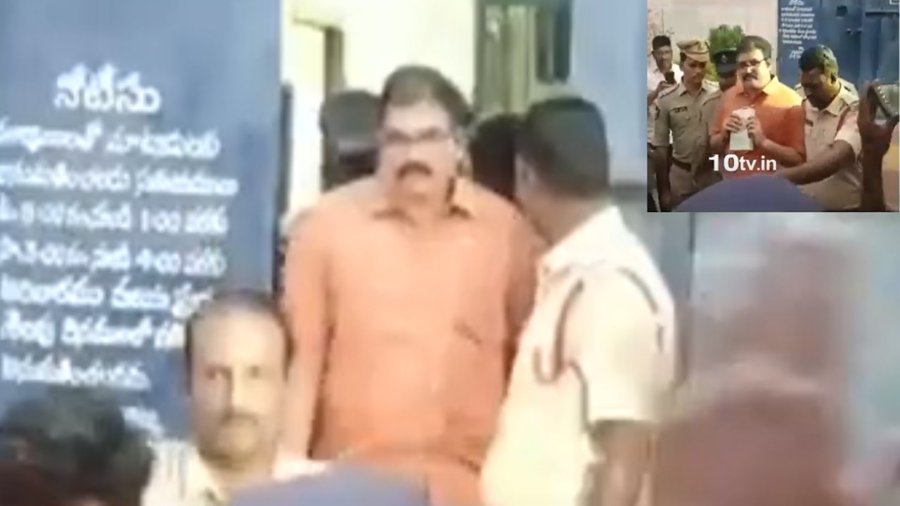 Pattabhi Shifted Rajahmundry Central Jail : టీడీపీ నేత పట్టాభి రాజమండ్రి సెంట్రల్ జైలుకు తరలింపు Pattabhi Shifted Rajahmundry Central Jail : టీడీపీ నేత పట్టాభి రాజమండ్రి సెంట్రల్ జైలుకు తరలింపు