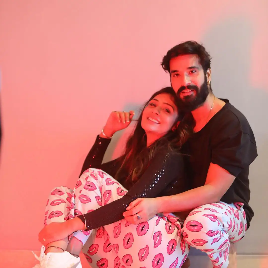 Payal rajput Bold Photos with her Boyfriend  Saurabhh Dhingra... Source@Instagram 