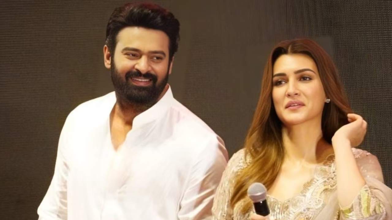 Prabhas Engagement: ప్రభాస్-కీర్తి సనన్ ఎంగేజ్మెంట్.. తూచ్ అంటోన్న సన్నిహితులు..! Prabhas Engagement: ప్రభాస్-కీర్తి సనన్ ఎంగేజ్మెంట్.. తూచ్ అంటోన్న సన్నిహితులు..!