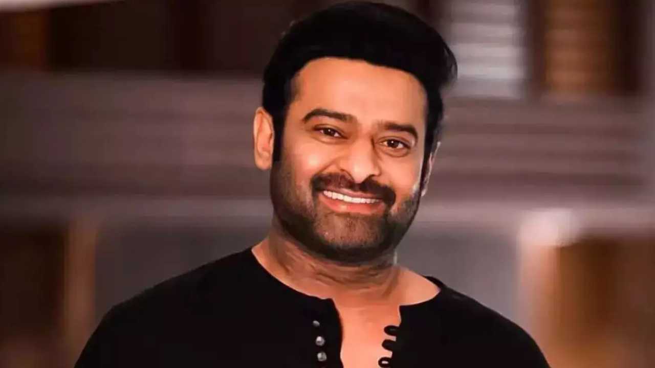 Prabhas: రొమాన్స్కు రెడీ అవుతున్న ప్రభాస్..! Prabhas: రొమాన్స్కు రెడీ అవుతున్న ప్రభాస్..!