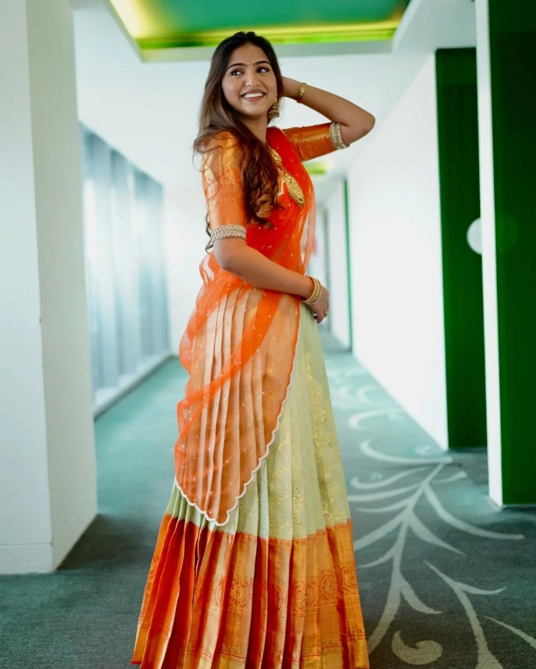 Pranavi Manukonda gorgeous looks in half saree pic6