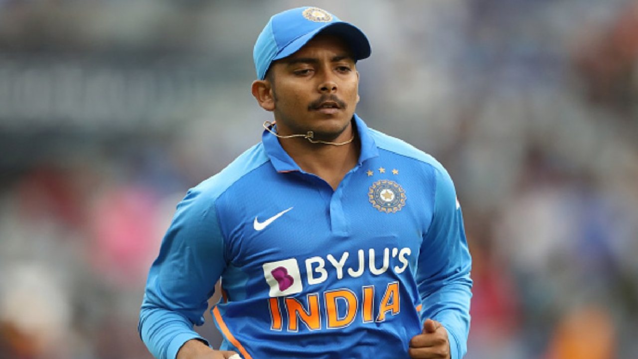 Prithvi Shaw: సెల్ఫీ ఇవ్వలేదని పృథ్వీ షా కారుపై దాడి.. కేసు నమోదు చేసిన పోలీసులు Prithvi Shaw: సెల్ఫీ ఇవ్వలేదని పృథ్వీ షా కారుపై దాడి.. కేసు నమోదు చేసిన పోలీసులు