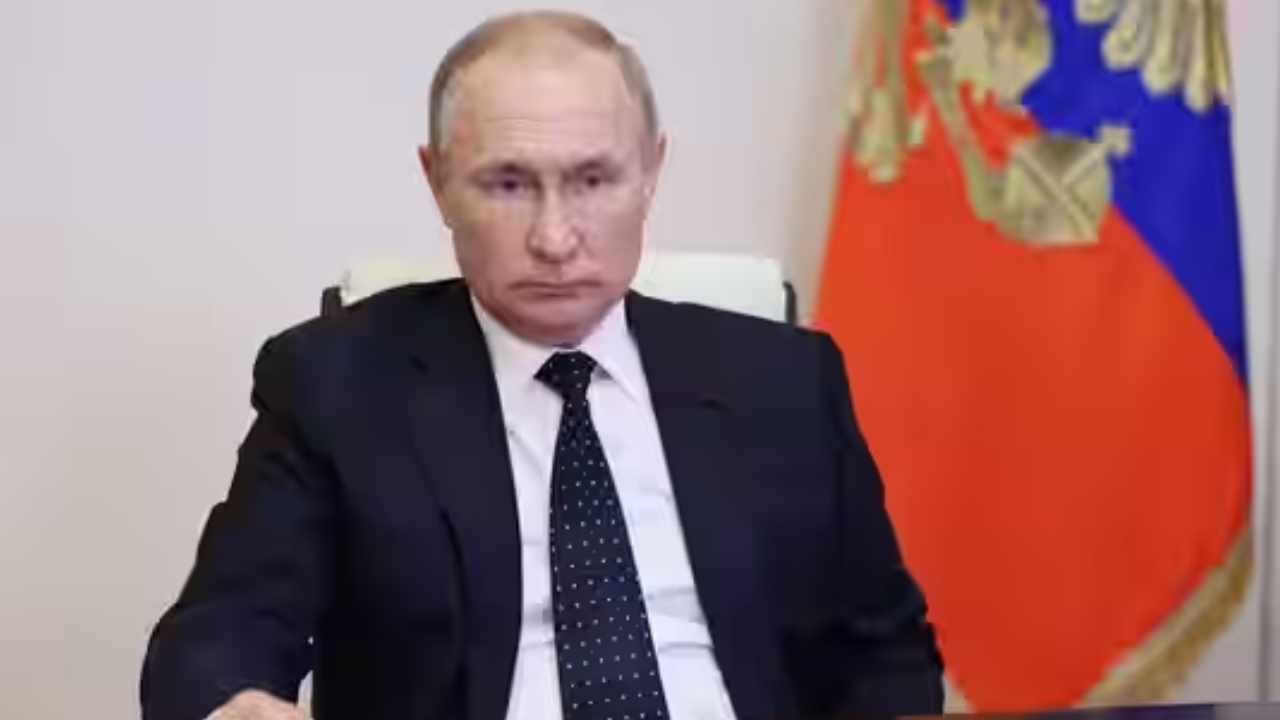 Vladimir Putin Health: పుతిన్ ఆరోగ్యంపై మరోసారి చర్చ.. మార్చిలో చికిత్సకు సిద్ధమవుతున్నట్లు కథనాలు .. Vladimir Putin Health: పుతిన్ ఆరోగ్యంపై మరోసారి చర్చ.. మార్చిలో చికిత్సకు సిద్ధమవుతున్నట్లు కథనాలు ..