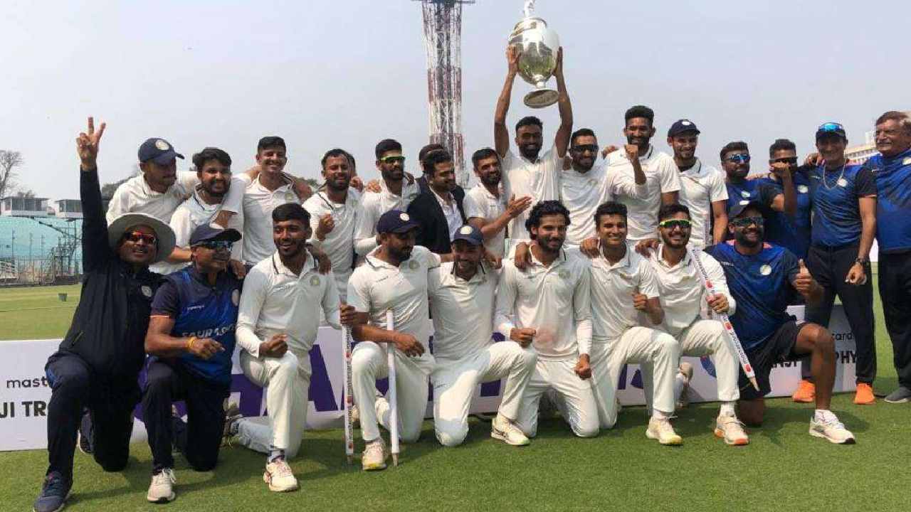 Ranji Trophy Title: రంజీ ట్రోఫీ విజేతగా సౌరాష్ట్ర… ఫైనల్లో బెంగాల్పై ఘన విజయం.. సత్తా చాటిన ఉనాద్కత్ Ranji Trophy Title: రంజీ ట్రోఫీ విజేతగా సౌరాష్ట్ర… ఫైనల్లో బెంగాల్పై ఘన విజయం.. సత్తా చాటిన ఉనాద్కత్