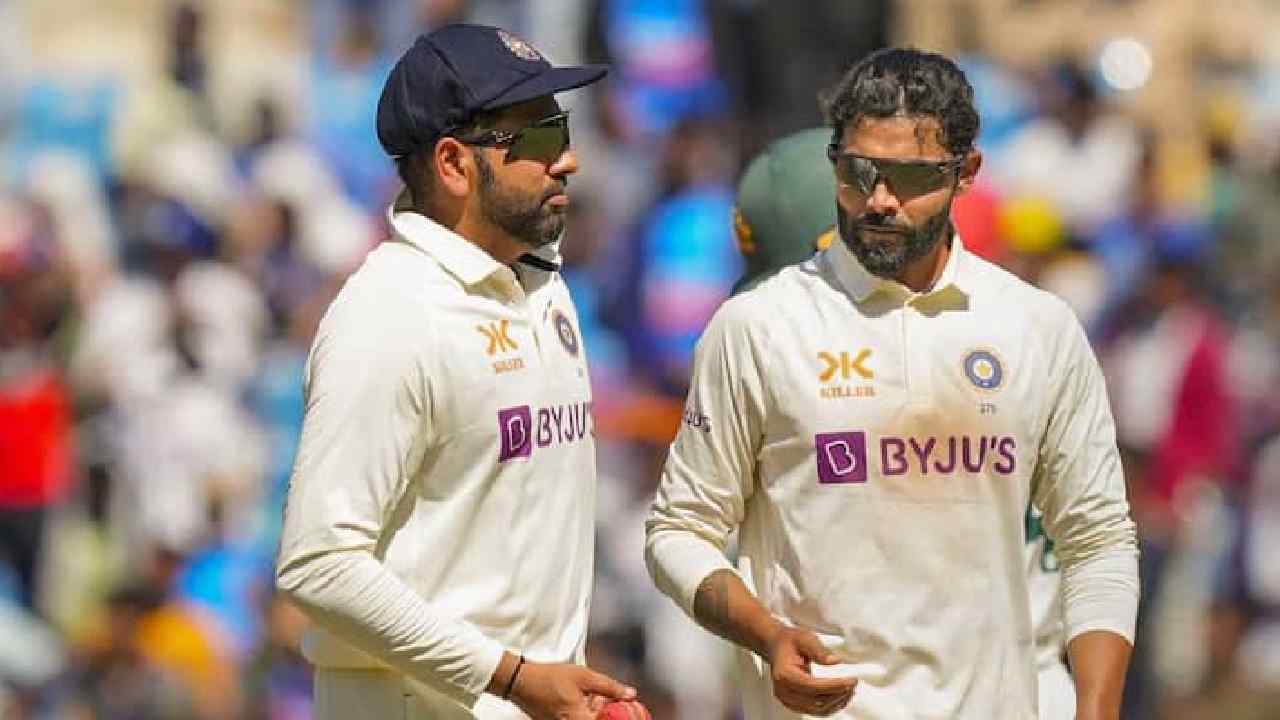 Ravindra Jadeja: రవీంద్ర జడేజాకు ఐసీసీ షాక్.. వేలికి క్రీమ్ రాసుకున్నందుకు మ్యాచ్ ఫీజులో కోత Ravindra Jadeja: రవీంద్ర జడేజాకు ఐసీసీ షాక్.. వేలికి క్రీమ్ రాసుకున్నందుకు మ్యాచ్ ఫీజులో కోత