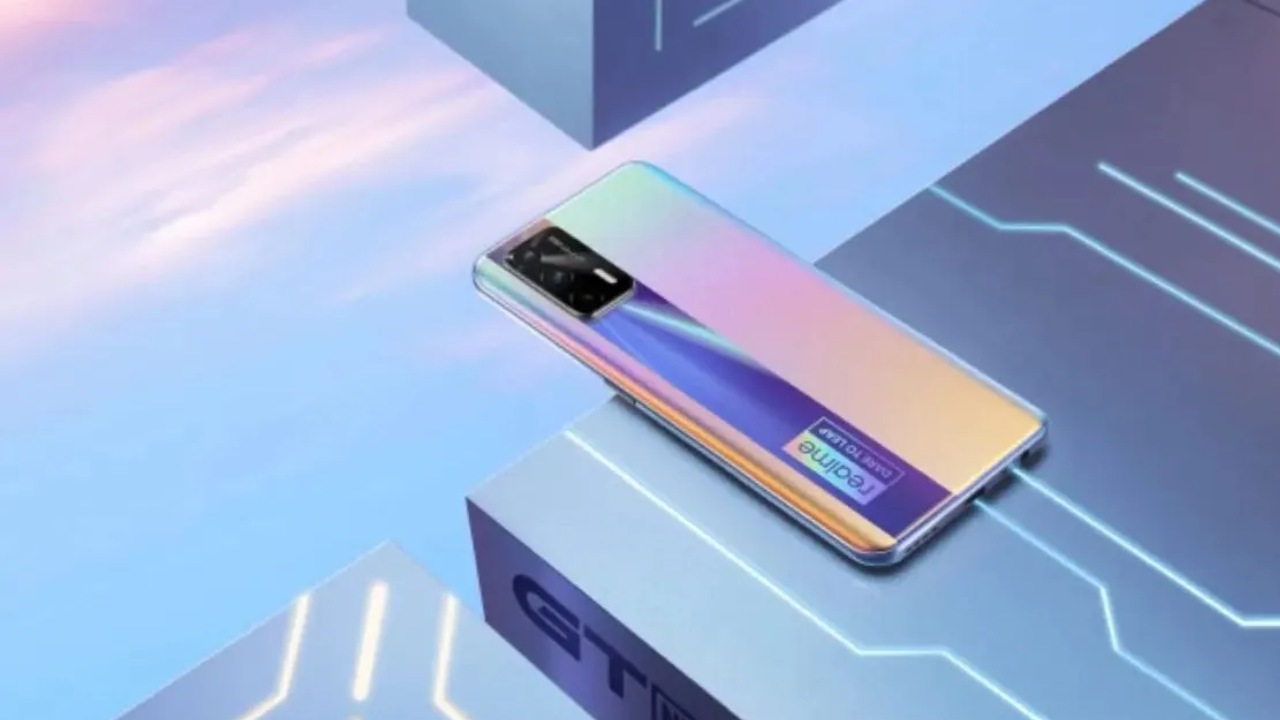 Realme GT Neo 5 to launch with purple LED light at back panel and 240W fast charging