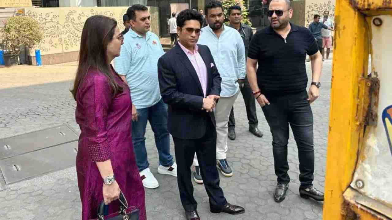Sachin Tendulkar Statue: సచిన్కు అరుదైన గౌరవం .. వాంఖడే స్టేడియంలో నిలువెత్తు విగ్రహం.. Sachin Tendulkar Statue: సచిన్కు అరుదైన గౌరవం .. వాంఖడే స్టేడియంలో నిలువెత్తు విగ్రహం..