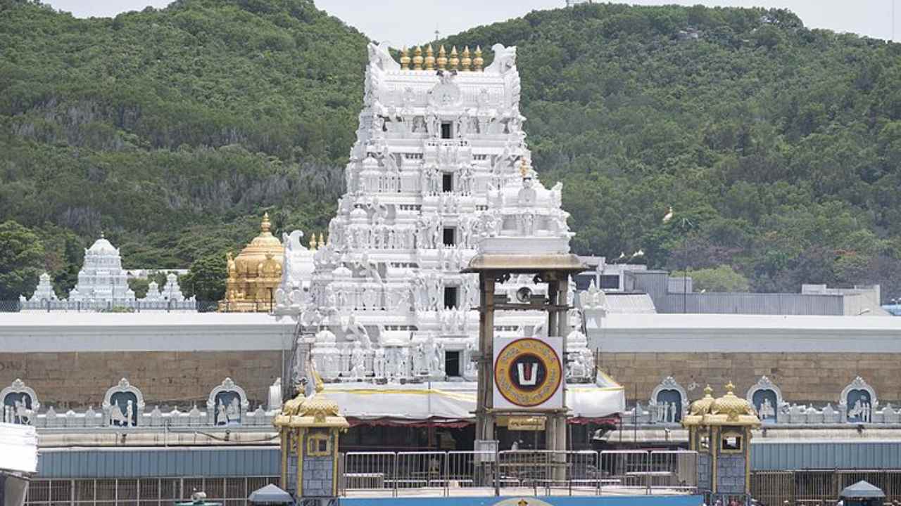 Srivani Online Quota Tickets : శ్రీవాణి ఆన్ లైన్ కోటా టికెట్లను విడుదల చేయనున్న టీటీడీ Srivani Online Quota Tickets : శ్రీవాణి ఆన్ లైన్ కోటా టికెట్లను విడుదల చేయనున్న టీటీడీ