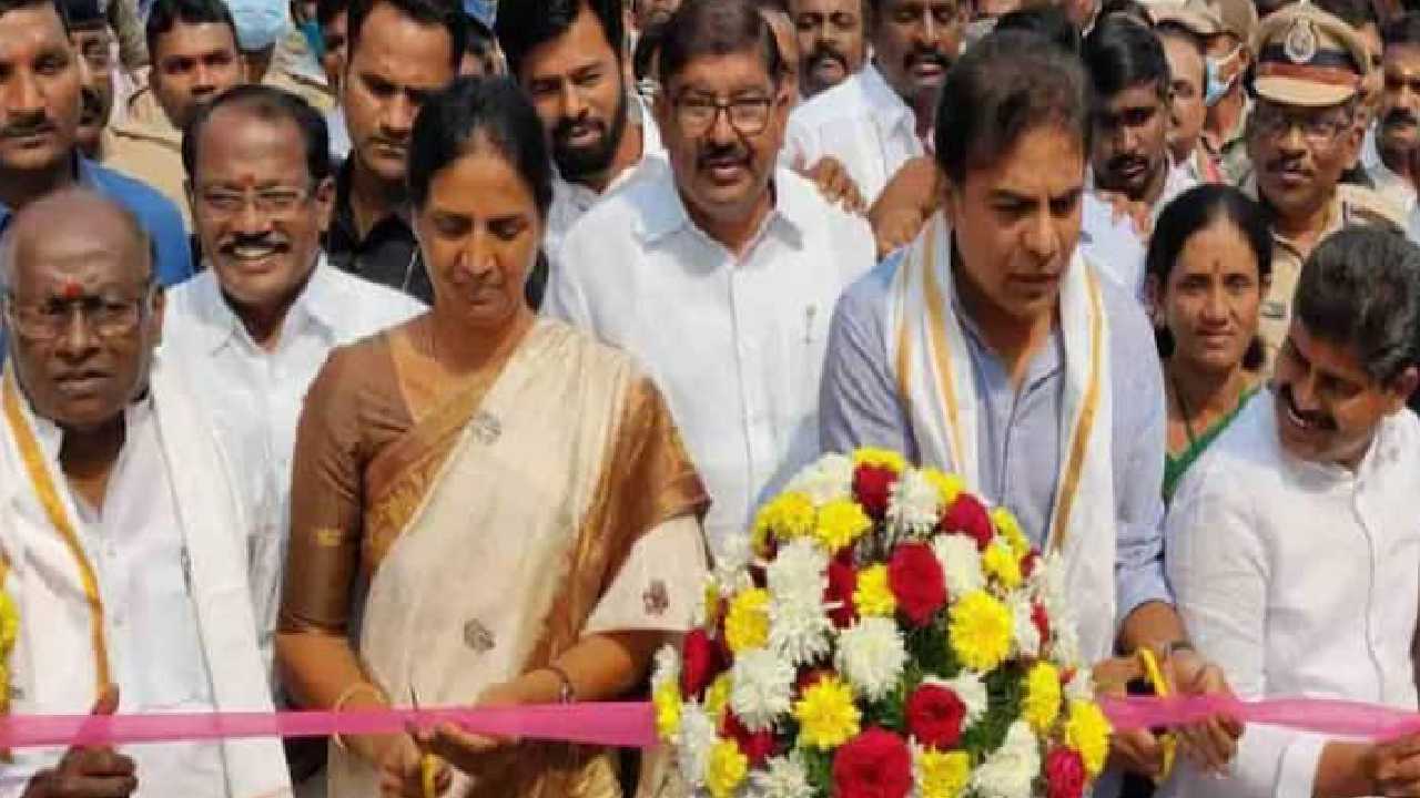 Telangana: తెలంగాణలో ‘మన ఊరు-మన బడి’ కార్యక్రమం ప్రారంభం.. గంభీరావుపేటలో ప్రారంభించిన మంత్రి కేటీఆర్ Telangana: తెలంగాణలో ‘మన ఊరు-మన బడి’ కార్యక్రమం ప్రారంభం.. గంభీరావుపేటలో ప్రారంభించిన మంత్రి కేటీఆర్