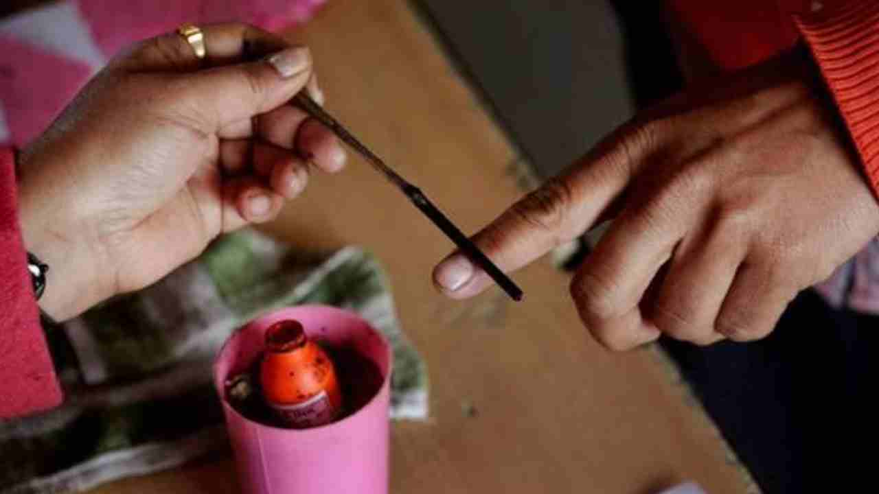 Tripura Assembly Election 2023: త్రిపుర అసెంబ్లీ ఎన్నికల పోలింగ్.. పటిష్ఠ భద్రత మధ్య కొనసాగుతున్న ఓటింగ్ Tripura Assembly Election 2023: త్రిపుర అసెంబ్లీ ఎన్నికల పోలింగ్.. పటిష్ఠ భద్రత మధ్య కొనసాగుతున్న ఓటింగ్