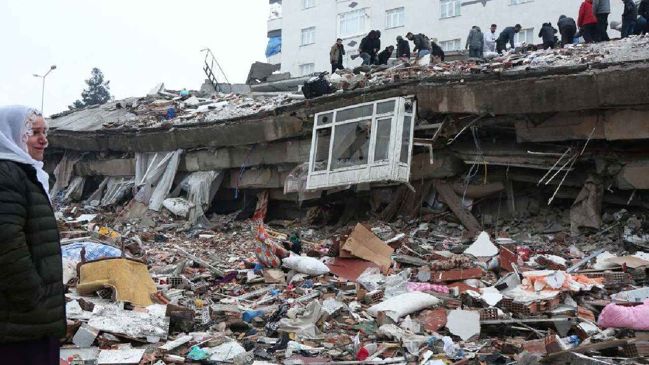 Turkey Earthquake : టర్కీలో మళ్లీ భారీ భూకంపం.. గంటల వ్యవధిలో రెండోసారి Turkey Earthquake : టర్కీలో మళ్లీ భారీ భూకంపం.. గంటల వ్యవధిలో రెండోసారి