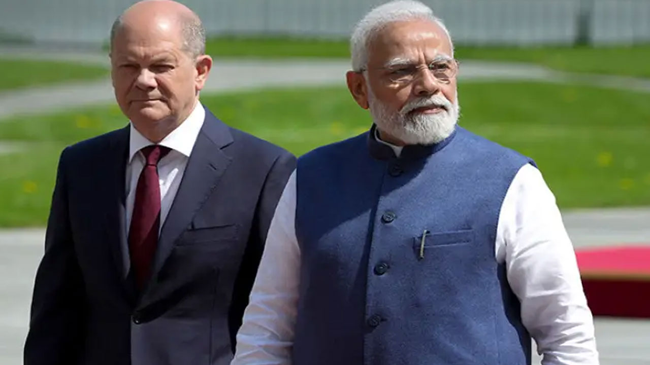 Modi & Scholz: మోదీ కీలక ప్రకటన.. రష్యా-ఉక్రెయిన్ యుద్ధాన్ని పరిష్కరించేందుకు భారత్ సిద్ధం Modi & Scholz: మోదీ కీలక ప్రకటన.. రష్యా-ఉక్రెయిన్ యుద్ధాన్ని పరిష్కరించేందుకు భారత్ సిద్ధం